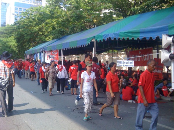 ซุ้มทำบัตรประชาชนรัฐใหม่โดยคำบอกเล่าจากผู้ชุมนุมร้อยเอ็ด
