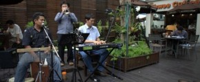 กาฮองจึงอยู่คู่กับผมตลอดมา และวง iHear Band