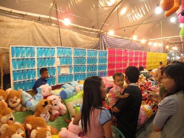 4.ปาลูกดอกรับตุ๊กตา