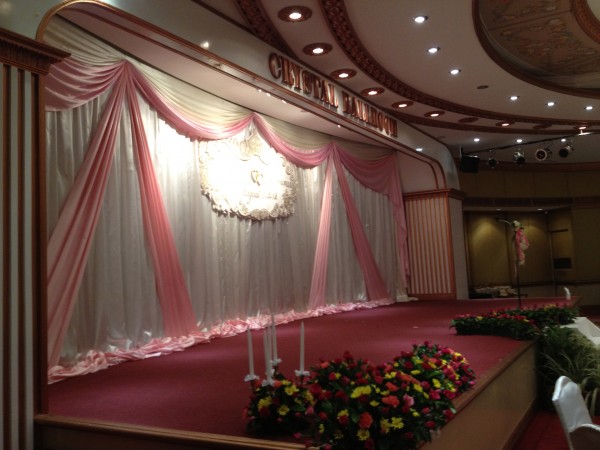เวทีงาน และชื่อเจ้าภาพคู่บ่าวสาว