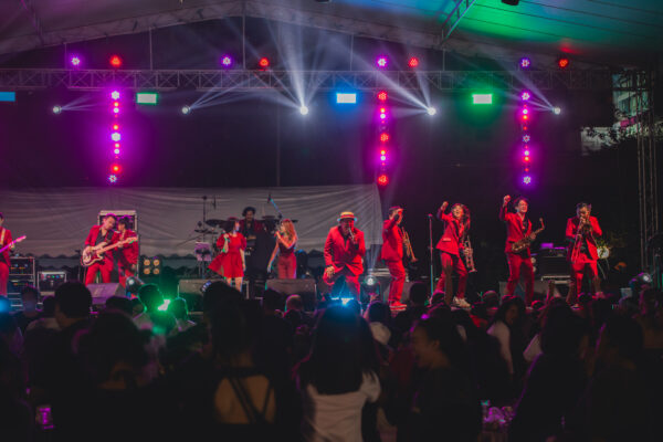 วงดนตรีงานเลี้ยงไอเฮียร์แบนด์