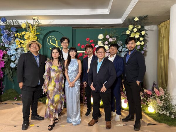 วงดนตรีสำหรับงานองค์กรณ์บริษัท ห้างร้านต่างๆ ตอบโจทย์งานของท่าน สนใจวงดนตรีมืออาชีพติดต่อ 0833229918 ไอนัท